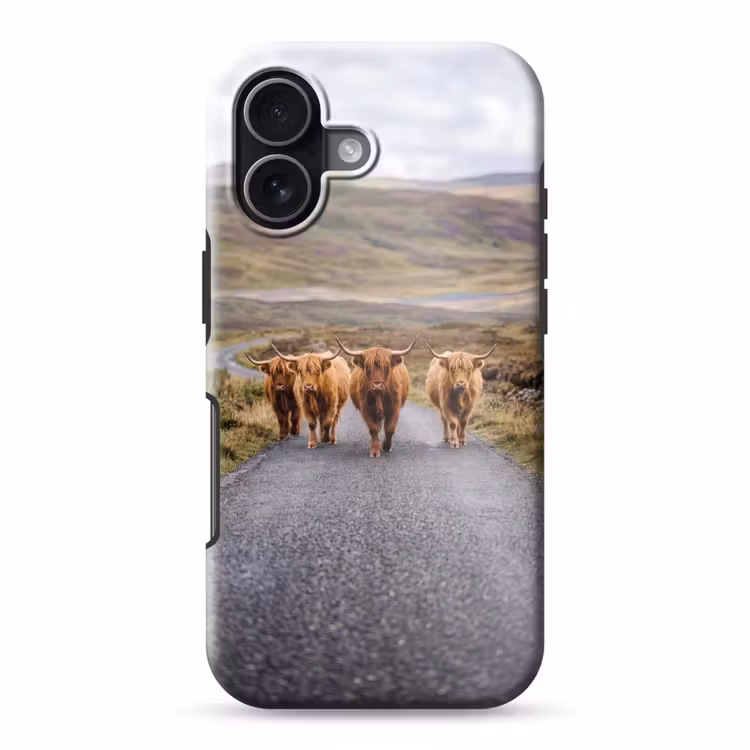 Schotse Hooglanders - Weg - Landschap - Kudde Toughcase MagSafe Apple iPhone 17 klein -3d