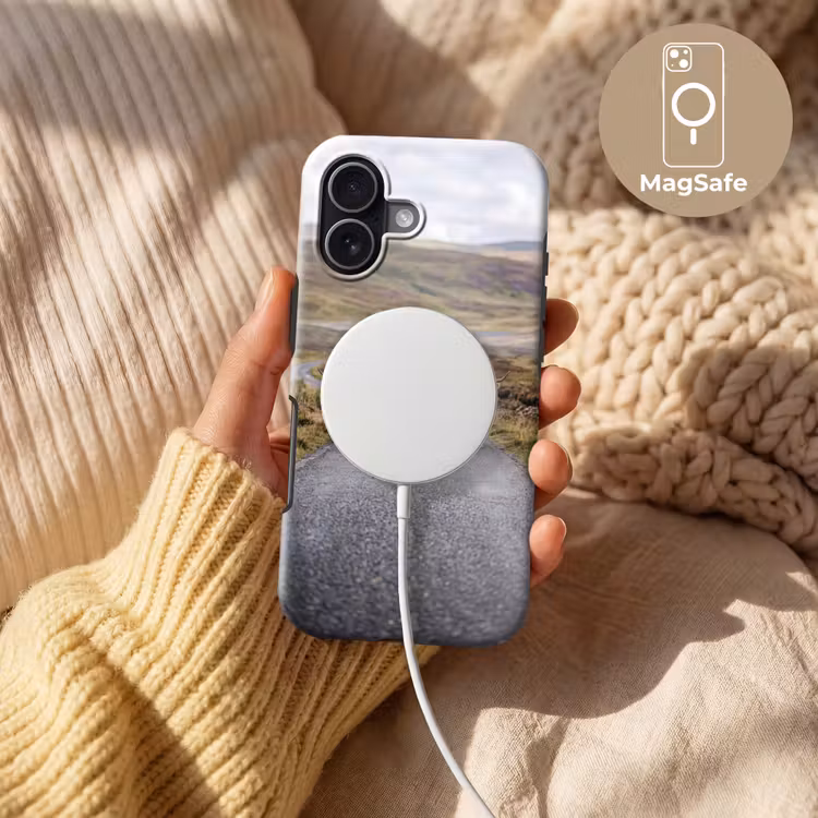 Schotse Hooglanders - Weg - Landschap - Kudde Toughcase MagSafe Apple iPhone 17 klein -USP_MagsafeV