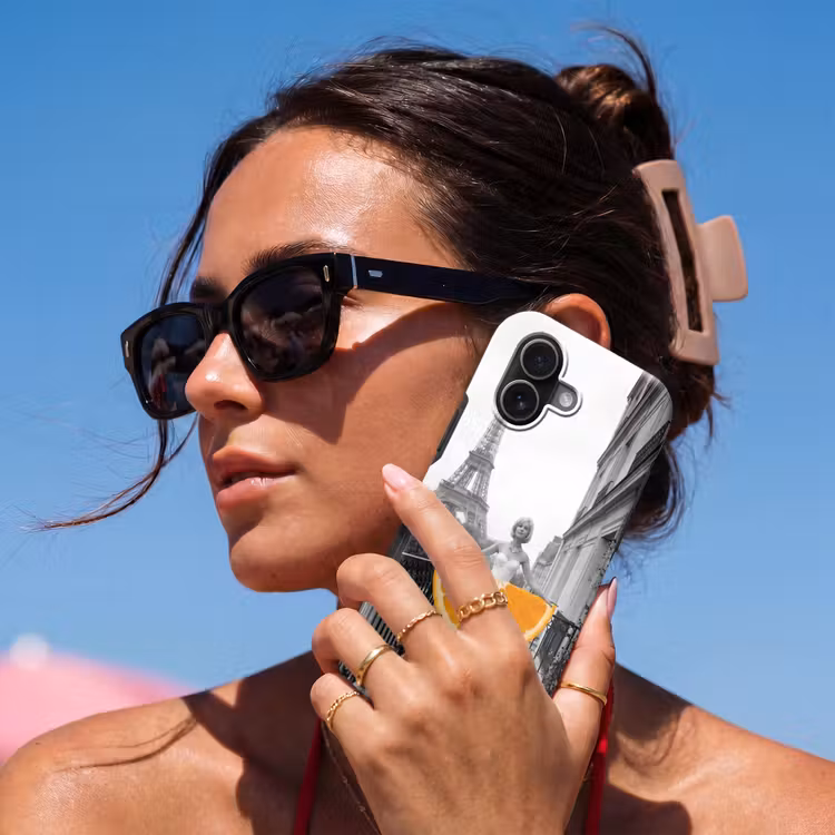 Sinaasappel - Eiffeltoren - Vrouw Toughcase MagSafe Apple iPhone 17 klein -Sfeer2V
