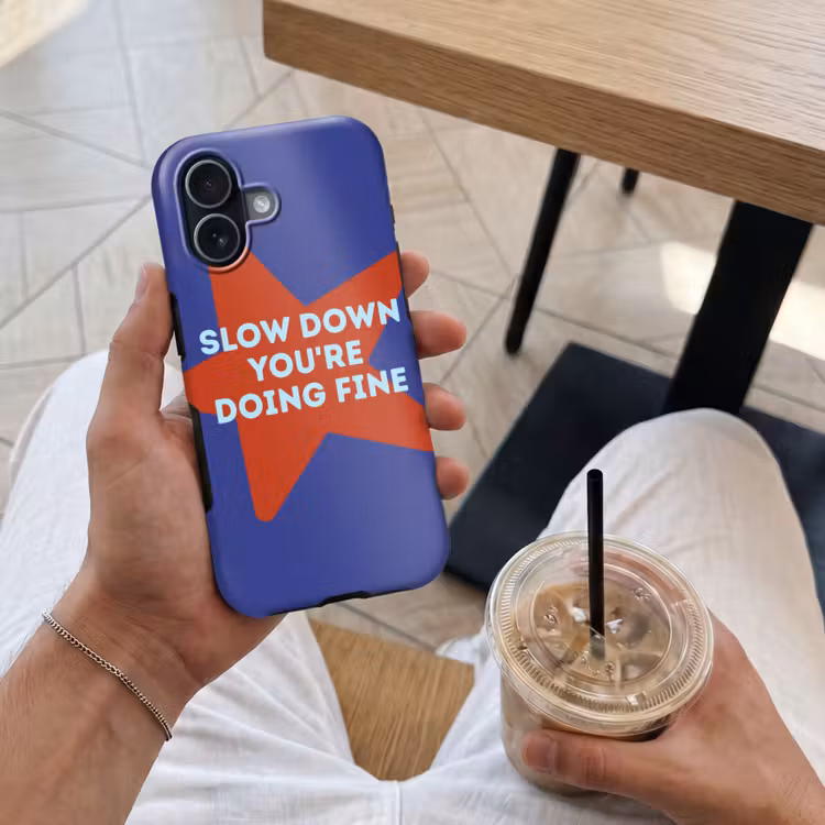 Slow down you're doing fine - Ster - Blauw Toughcase MagSafe Apple iPhone 17 klein -Sfeer1M