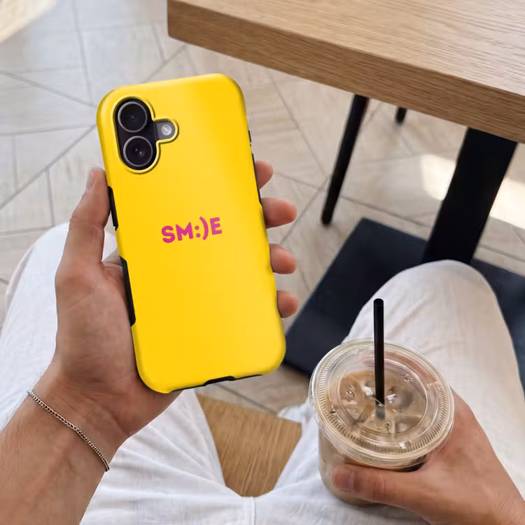 Smile - Roze - Geel Toughcase MagSafe Apple iPhone 17 klein -Sfeer1M