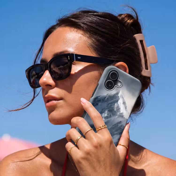 Sneeuw - Berg - Wolken Toughcase MagSafe Apple iPhone 17 klein -Sfeer2V