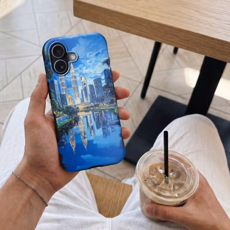 Stad Kuala Lumpur - Skyline - Wolkenkrabbers - Water Toughcase MagSafe Apple iPhone 17 klein -Sfeer1M