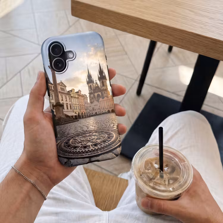 Stad - Praag - Ochtend - Architectuur - Goud Toughcase MagSafe Apple iPhone 17 klein -Sfeer1M