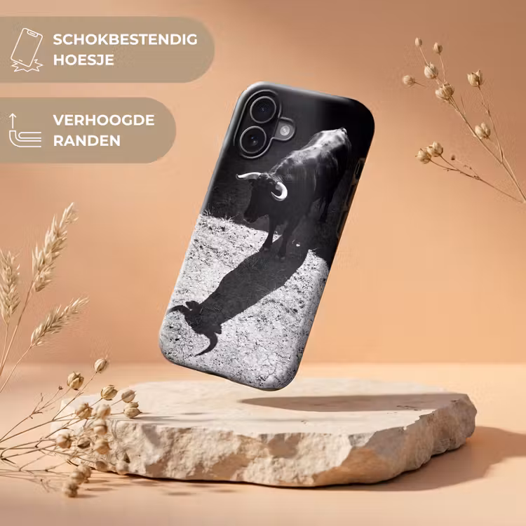 Stier - Schaduw - Dieren - Contrast - Zwart-wit Toughcase MagSafe Apple iPhone 17 klein -USP_RandenV_NL
