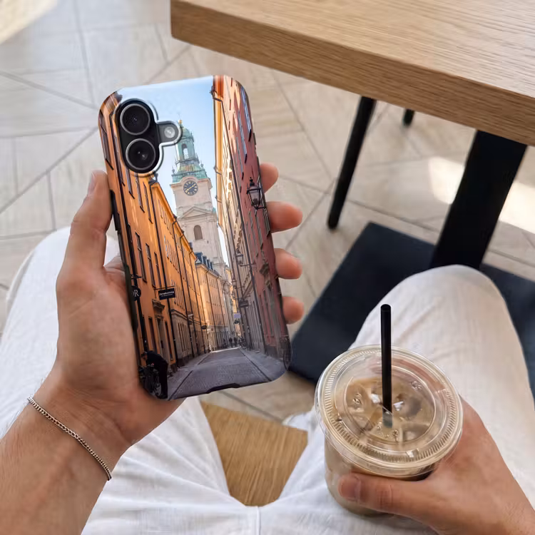 Straat - Klokkentoren - Stad - Architectuur - Historisch Toughcase MagSafe Apple iPhone 17 klein -Sfeer1M