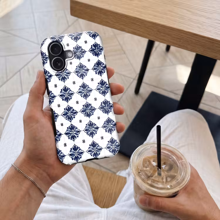 Tegelmotief - Blauw - Wit - Bloem Toughcase MagSafe Apple iPhone 17 klein 1017 -Sfeer1M