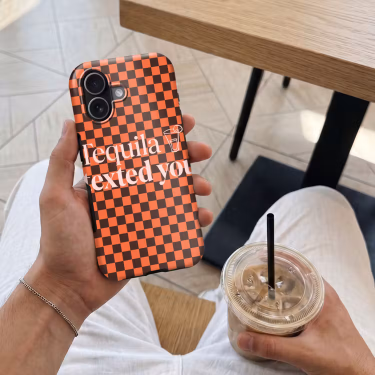 Tequila texted you - Glas - Vierkanten - Oranje Toughcase MagSafe Apple iPhone 17 klein -Sfeer1M
