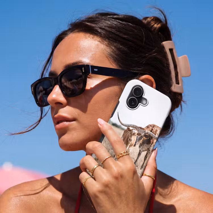 Texas Longhorn - Kalf - Weide - Dieren Toughcase MagSafe Apple iPhone 17 klein -Sfeer2V