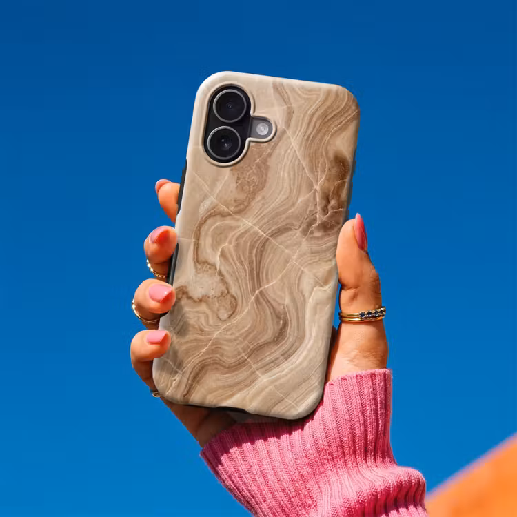 Textuur - Golvend - Abstract - Warm - Bruin Toughcase MagSafe Apple iPhone 17 klein -Sfeer1V