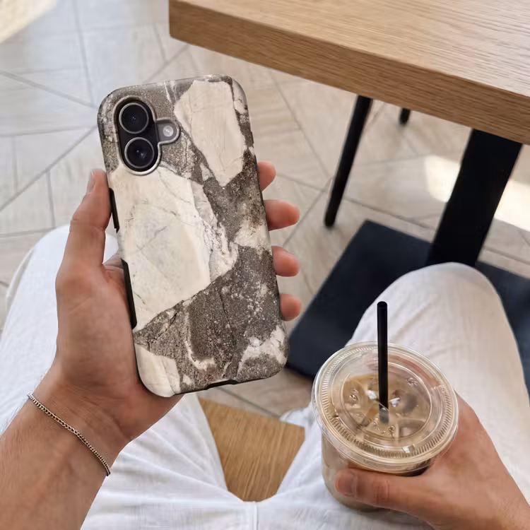 Textuur - Marmer - Abstract - Beige - Bruin Toughcase MagSafe Apple iPhone 17 klein -Sfeer1M