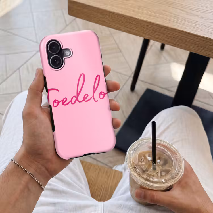Toedeloe - Roze - Minimalistisch Toughcase MagSafe Apple iPhone 17 klein -Sfeer1M