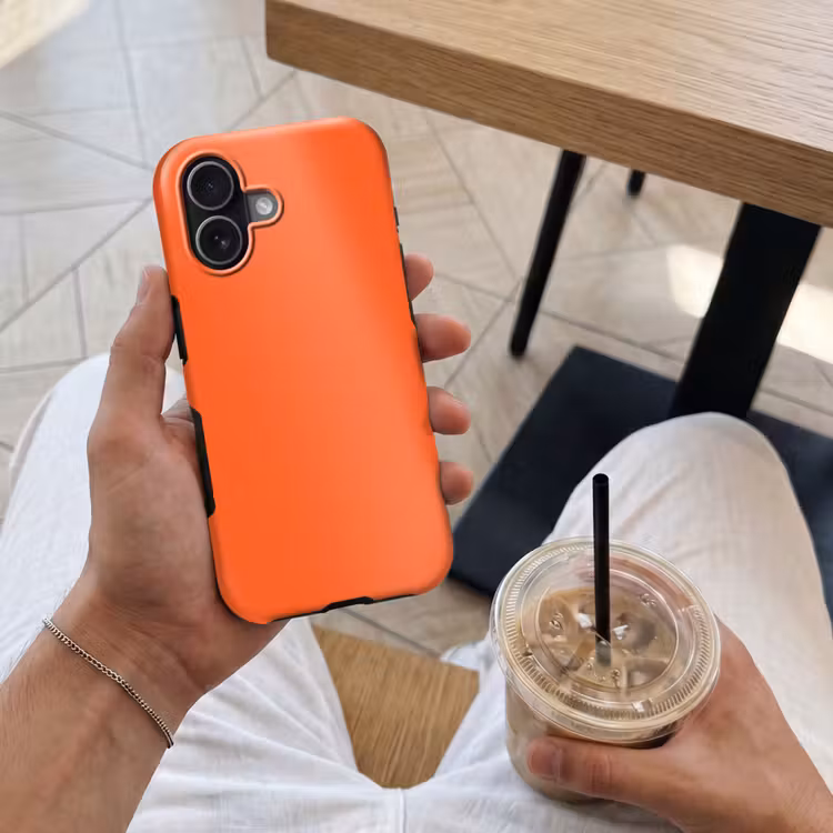 Vivid - Amber - Oranje Toughcase MagSafe Apple iPhone 17 klein 1017 -Sfeer1M