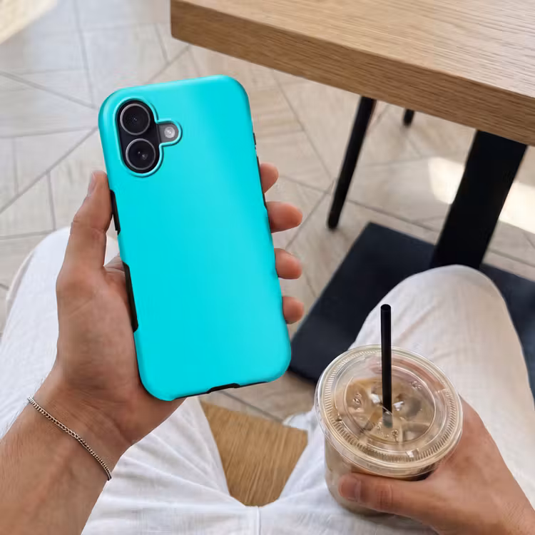 Vivid - Aquamarine - Turkoois Toughcase MagSafe Apple iPhone 17 klein 1017 -Sfeer1M