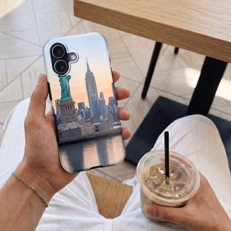 Vrijheidsbeeld - New York - Zonsopgang - Stad - Architectuur Toughcase MagSafe Apple iPhone 17 klein -Sfeer1M