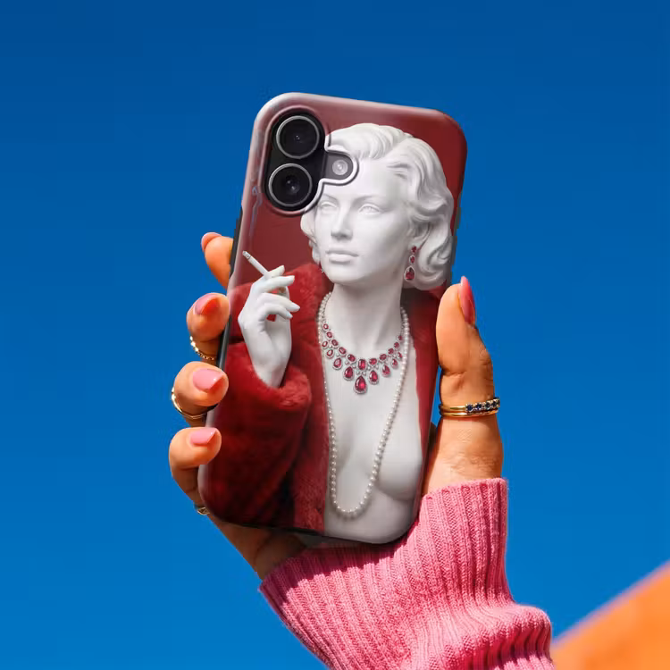 Vrouw - Bontjas - Mode - Klassiek - Rood Toughcase MagSafe Apple iPhone 17 klein -Sfeer1V