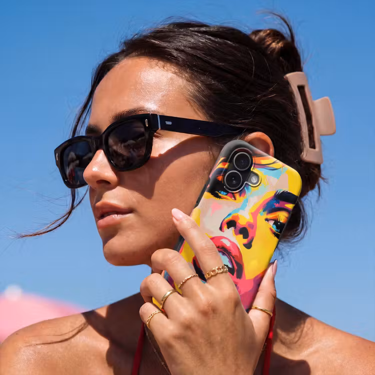 Vrouw - Gezicht - Kleurrijk Toughcase MagSafe Apple iPhone 17 klein -Sfeer2V