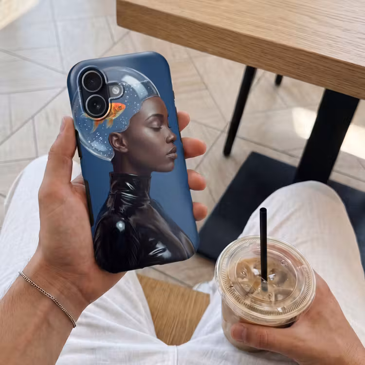 Vrouw - Goudvis - Hoofd - Abstract - Blauw Toughcase MagSafe Apple iPhone 17 klein -Sfeer1M