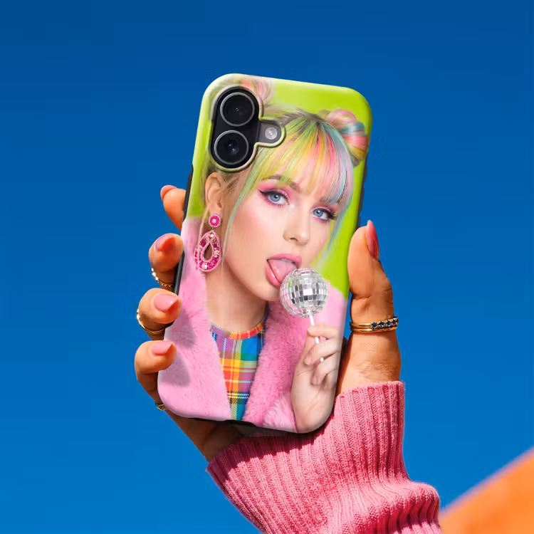 Vrouw - Kleurrijk haar - Pop art - Modern - Levendig Toughcase MagSafe Apple iPhone 17 klein -Sfeer1V