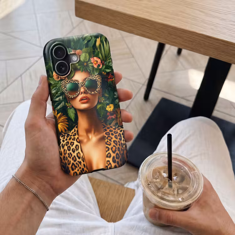 Vrouw - Panterprint - Jungle - Natuur - Luxe Toughcase MagSafe Apple iPhone 17 klein -Sfeer1M
