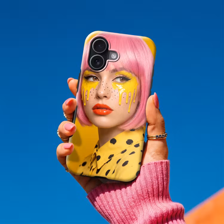 Vrouw - Portret - Abstract - Kleurrijk - Geel Toughcase MagSafe Apple iPhone 17 klein -Sfeer1V
