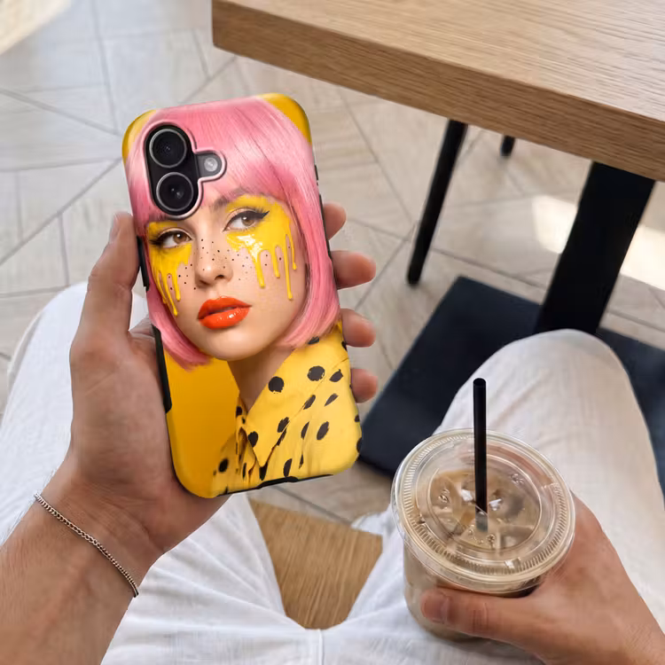 Vrouw - Portret - Abstract - Kleurrijk - Geel Toughcase MagSafe Apple iPhone 17 klein -Sfeer1M