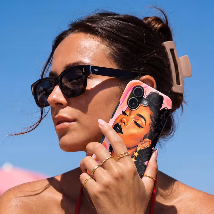 Vrouw - Portret - Abstract - Kleurrijk - Roze Toughcase MagSafe Apple iPhone 17 klein -Sfeer2V