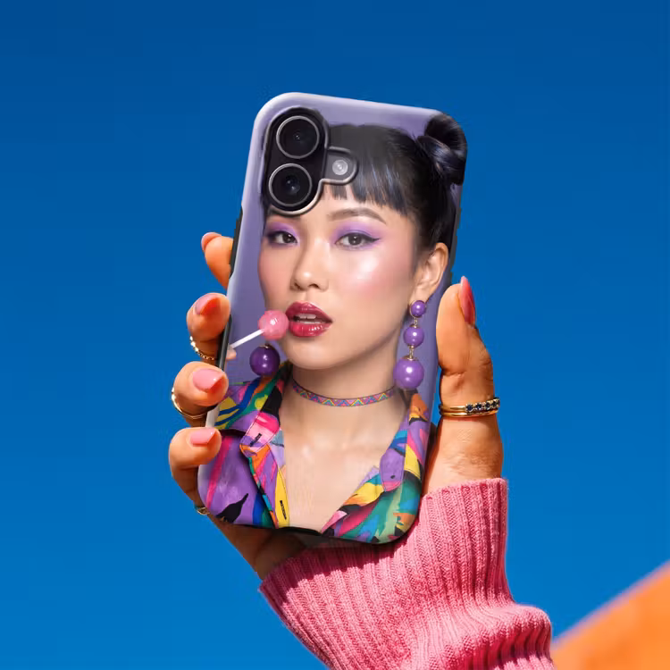 Vrouw - Portret - Make-up - Paars - Levendig Toughcase MagSafe Apple iPhone 17 klein -Sfeer1V