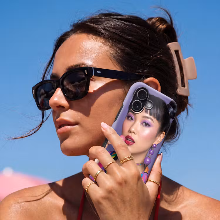 Vrouw - Portret - Make-up - Paars - Levendig Toughcase MagSafe Apple iPhone 17 klein -Sfeer2V