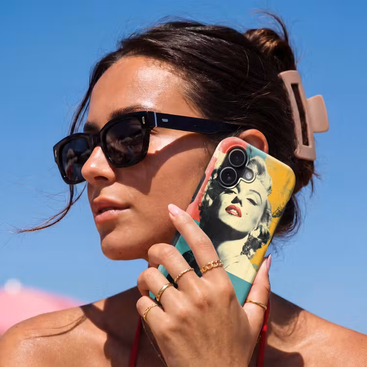 Vrouw - Rode lippen - Abstracte kleurvlakken - Popartuistraling Toughcase MagSafe Apple iPhone 17 klein -Sfeer2V