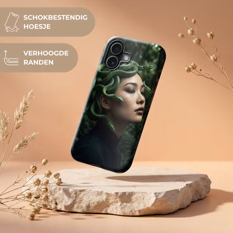 Vrouw - Slang - Natuur - Mystiek - Groen Toughcase MagSafe Apple iPhone 17 klein -USP_RandenV_NL