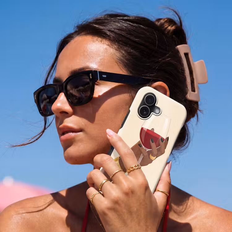 Vrouw - Wijn - Glas - Illustratie - Rood Toughcase MagSafe Apple iPhone 17 klein -Sfeer2V
