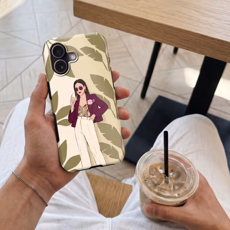 Vrouw - Wijn - Portret - Mode - Modern Toughcase MagSafe Apple iPhone 17 klein -Sfeer1M