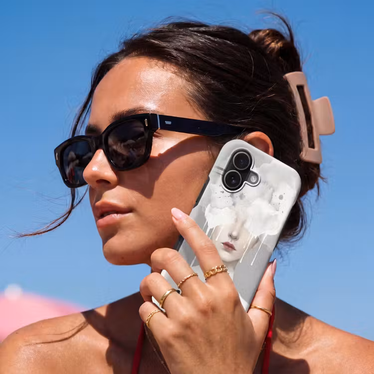 Vrouw - Wolk - Grijs Toughcase MagSafe Apple iPhone 17 klein -Sfeer2V
