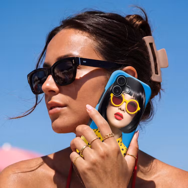 Vrouw - Zonnebril - Pop Art - Portret - Geel Toughcase MagSafe Apple iPhone 17 klein -Sfeer2V