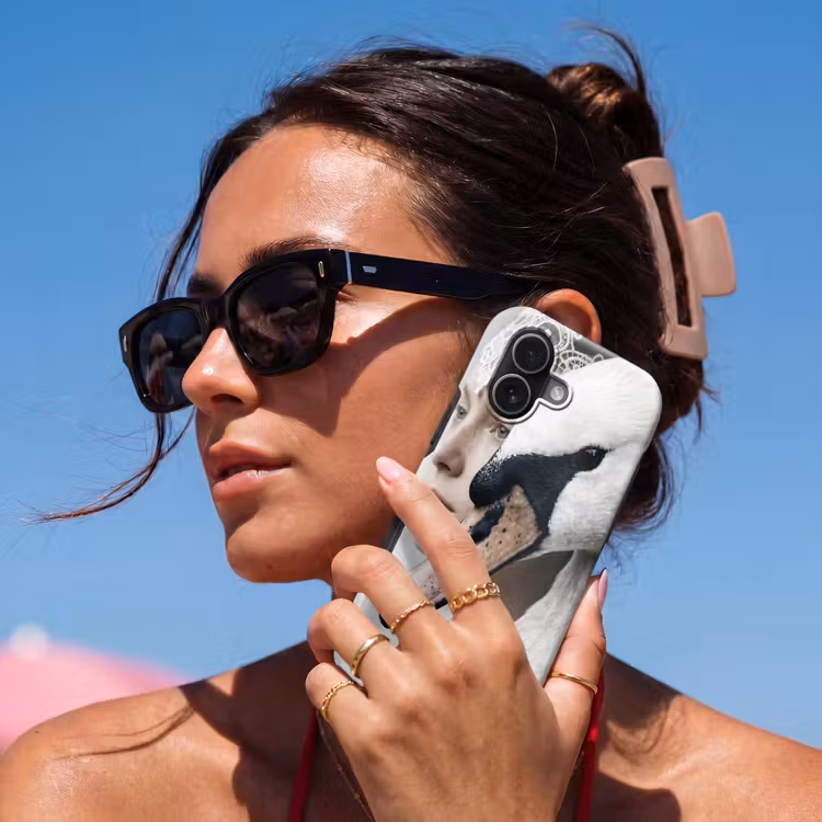 Vrouw - Zwaan - Wit Toughcase MagSafe Apple iPhone 17 klein -Sfeer2V
