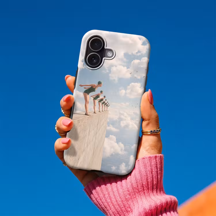 Telefoonhoesje Toughcase - Vrouwen - Duikhouding - Wolken - Vrouwen - Duikhouding - Wolken Toughcase MagSafe Apple iPhone 17 klein