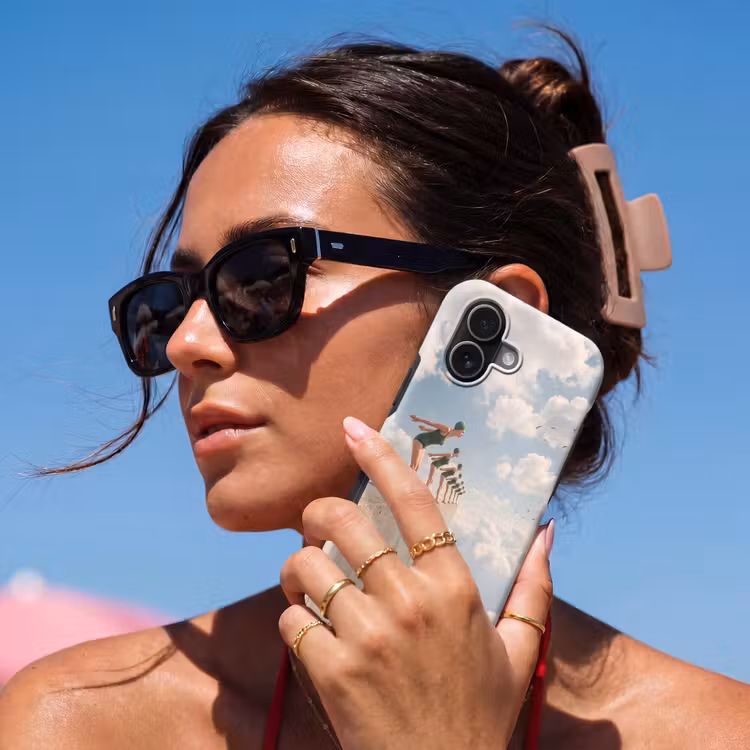 Telefoonhoesje Toughcase - Vrouwen - Duikhouding - Wolken - Vrouwen - Duikhouding - Wolken Toughcase MagSafe Apple iPhone 17 klein