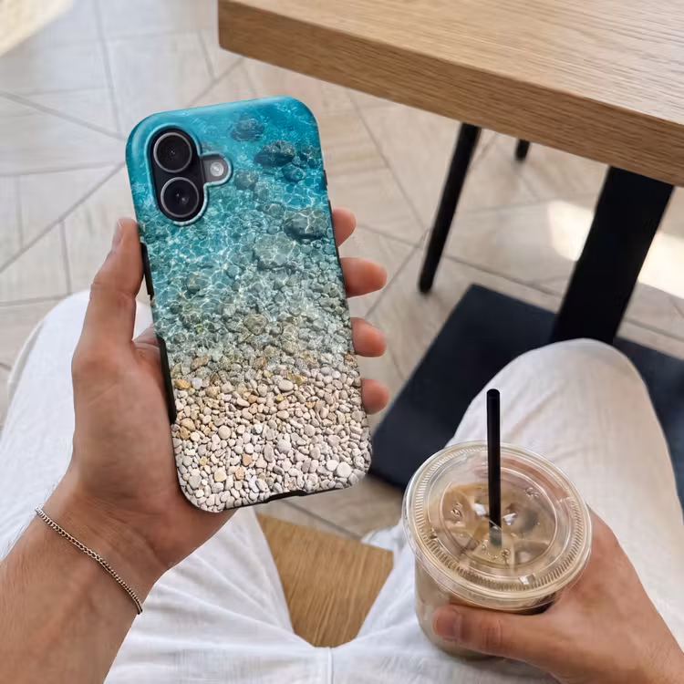 Water - Kiezels - Natuur - Levendig - Turkoois Toughcase MagSafe Apple iPhone 17 klein -Sfeer1M