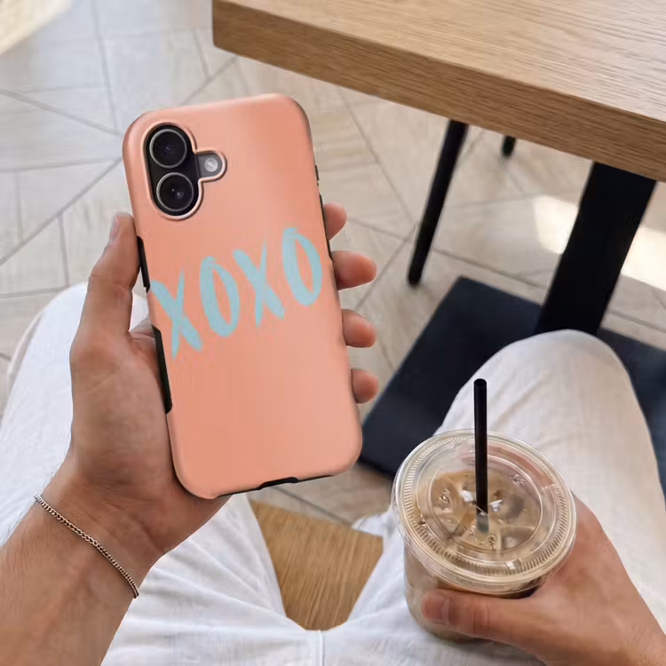XOXO - Blauw - Perzikkleur Toughcase MagSafe Apple iPhone 17 klein -Sfeer1M