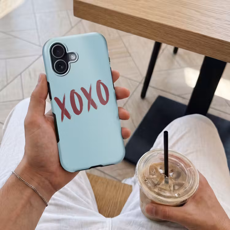 XOXO - Blauw - Rood Toughcase MagSafe Apple iPhone 17 klein -Sfeer1M