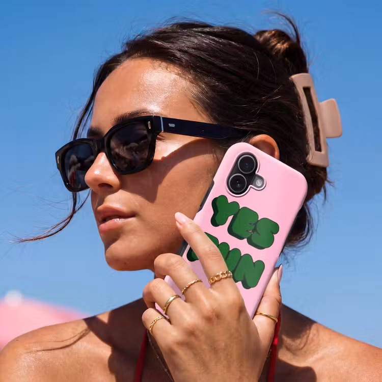 Yes fun - Groen - Roze Toughcase MagSafe Apple iPhone 17 klein -Sfeer2V
