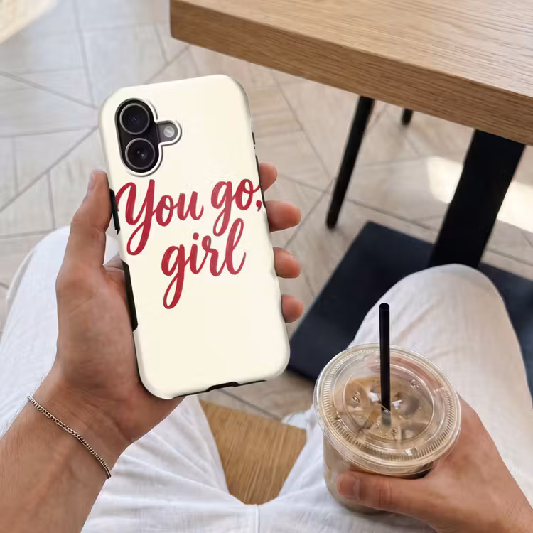 you go girl - Rood - Wit Toughcase MagSafe Apple iPhone 17 klein -Sfeer1M