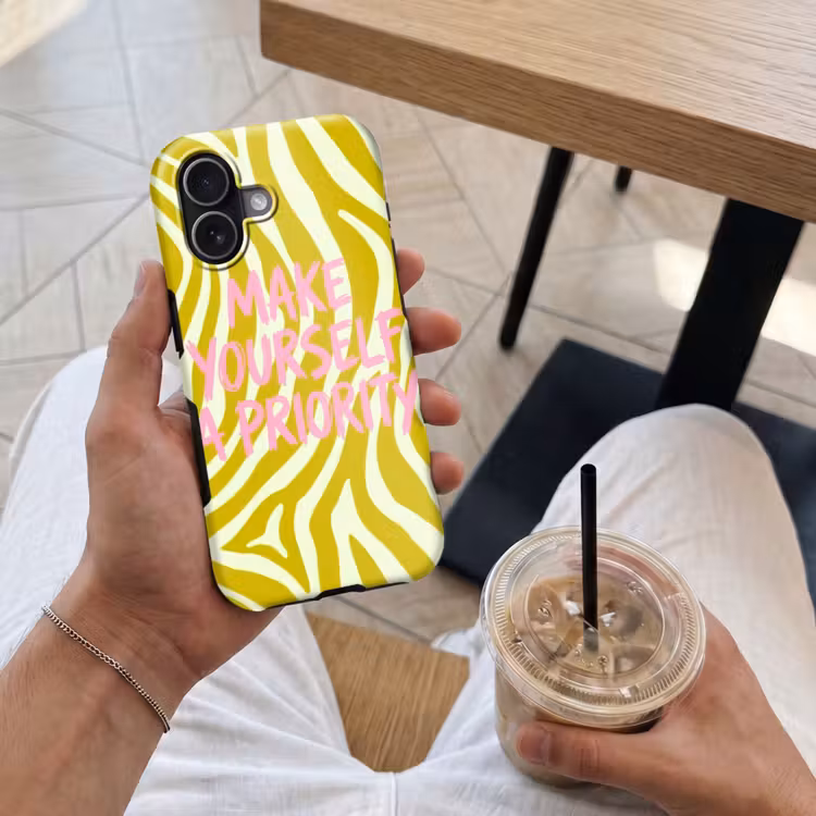 Zebraprint - Priority - Roze Toughcase MagSafe Apple iPhone 17 klein -Sfeer1M