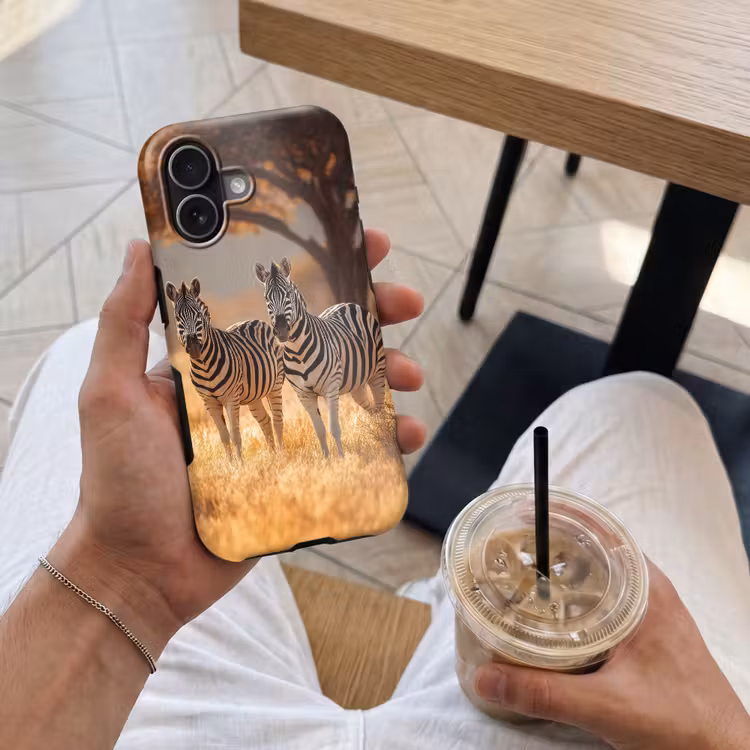 Zebra's - Savannelandschap - Gras Toughcase MagSafe Apple iPhone 17 klein -Sfeer1M