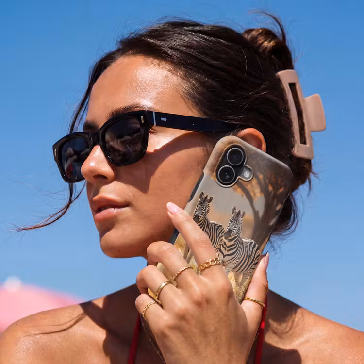 Zebra's - Savannelandschap - Gras Toughcase MagSafe Apple iPhone 17 klein -Sfeer2V