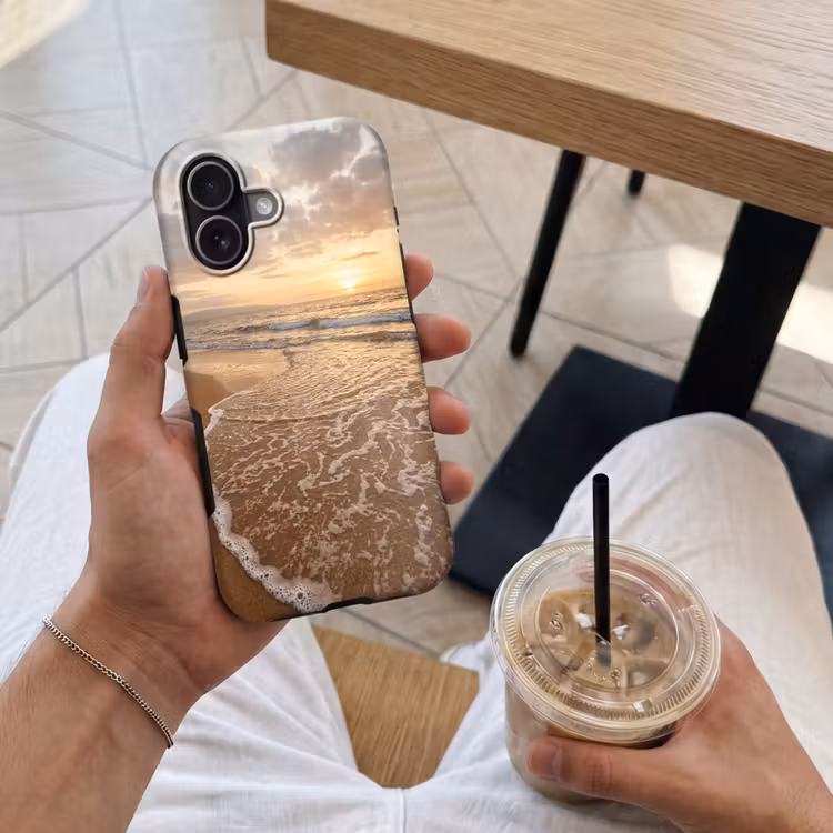 Zee - Kustlijn - Wolken - Landschap - Oranje Toughcase MagSafe Apple iPhone 17 klein -Sfeer1M