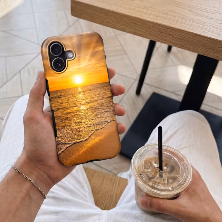 Zee - Zonsondergang - Golven - Kust - Oranje Toughcase MagSafe Apple iPhone 17 klein -Sfeer1M