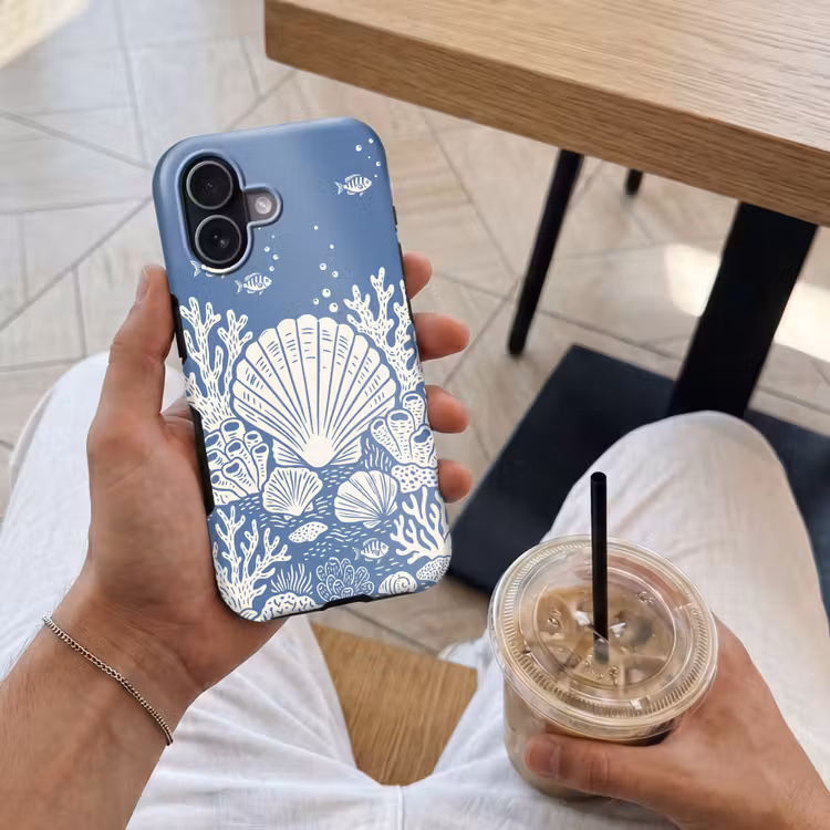 Zeeleven - Koraal - Schelp - Vis - Illustratie - Onderwater Toughcase MagSafe Apple iPhone 17 klein -Sfeer1M