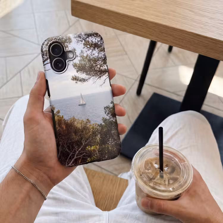 Telefoonhoesje Toughcase - Zeilboot - bomen - water - Zeilboot - bomen - water Toughcase MagSafe Apple iPhone 17 klein